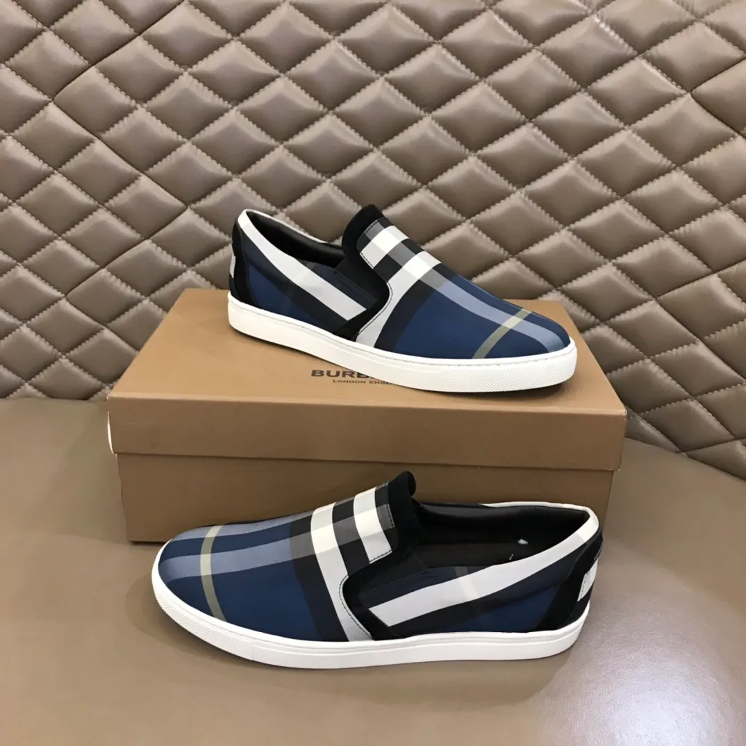 p340 "BURBERR*" men's classic low-top sneakers are reinterpreted in Vintage checkered cotton and matte calfskin, decorated with a new brand logo. First-layer sheepskin lining, embossed Burberry logo on the heel, and original TPU outsole! Size: 38-44